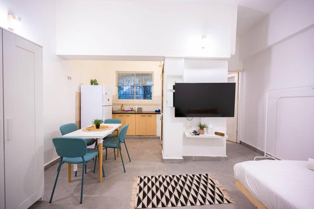 Studio Apartment In Ben Yehuda Cozy And Convinent Tel Aviv Esterno foto