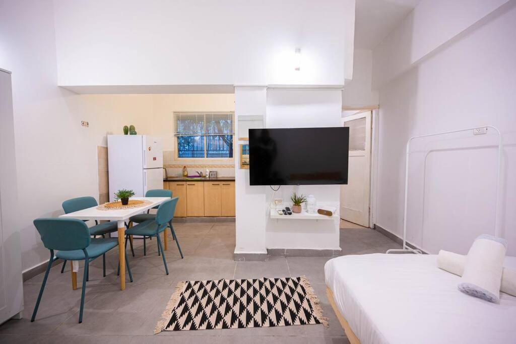 Studio Apartment In Ben Yehuda Cozy And Convinent Tel Aviv Esterno foto
