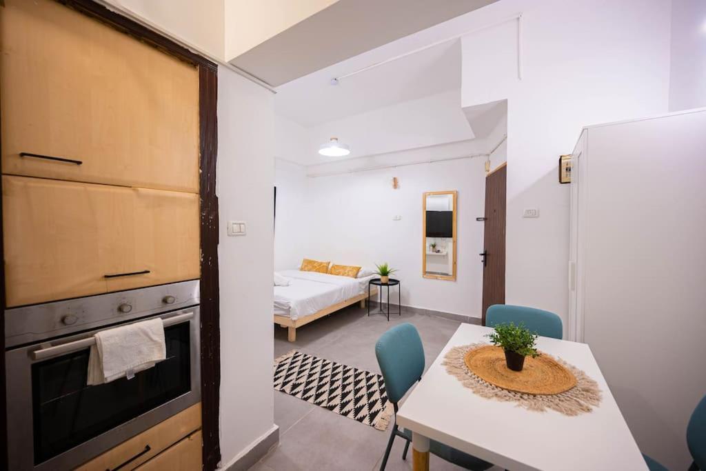 Studio Apartment In Ben Yehuda Cozy And Convinent Tel Aviv Esterno foto