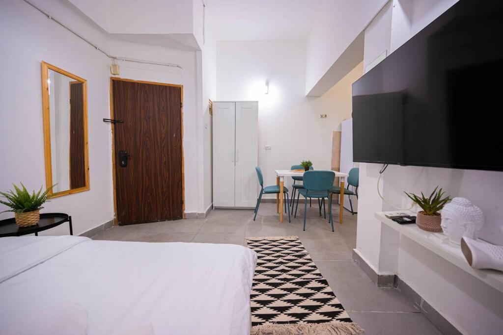 Studio Apartment In Ben Yehuda Cozy And Convinent Tel Aviv Esterno foto
